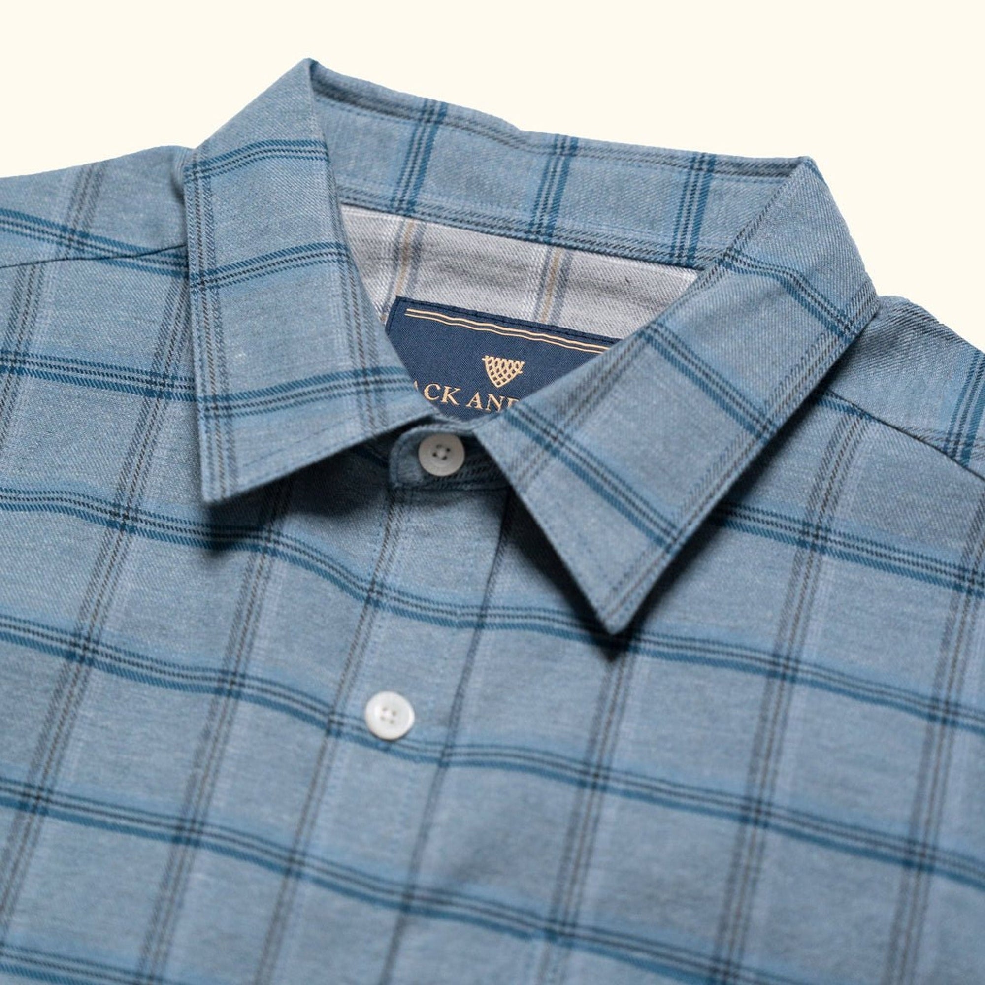 Windsor Cotton Shirt in Sky Pane, collar and placket detail