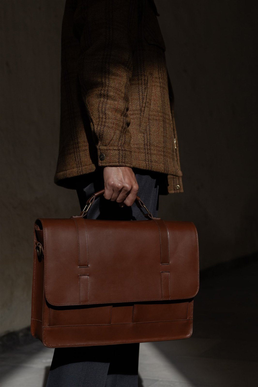 Jefferson messenger in Elderwood Brown