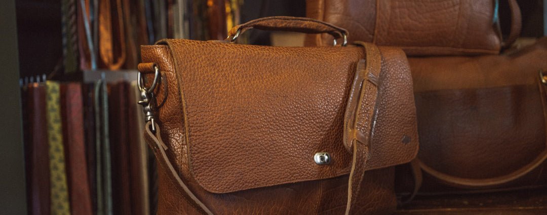 What Are Messenger Bags?