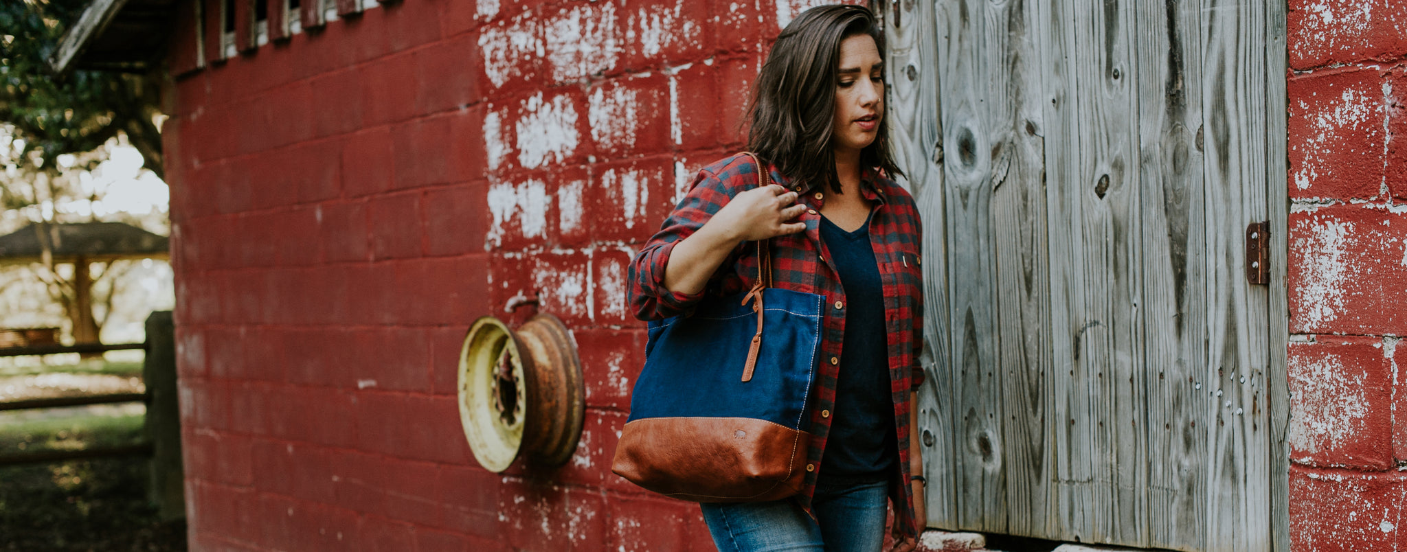 Tote vs. Shoulder Bag What’s The Difference? Buffalo Jackson