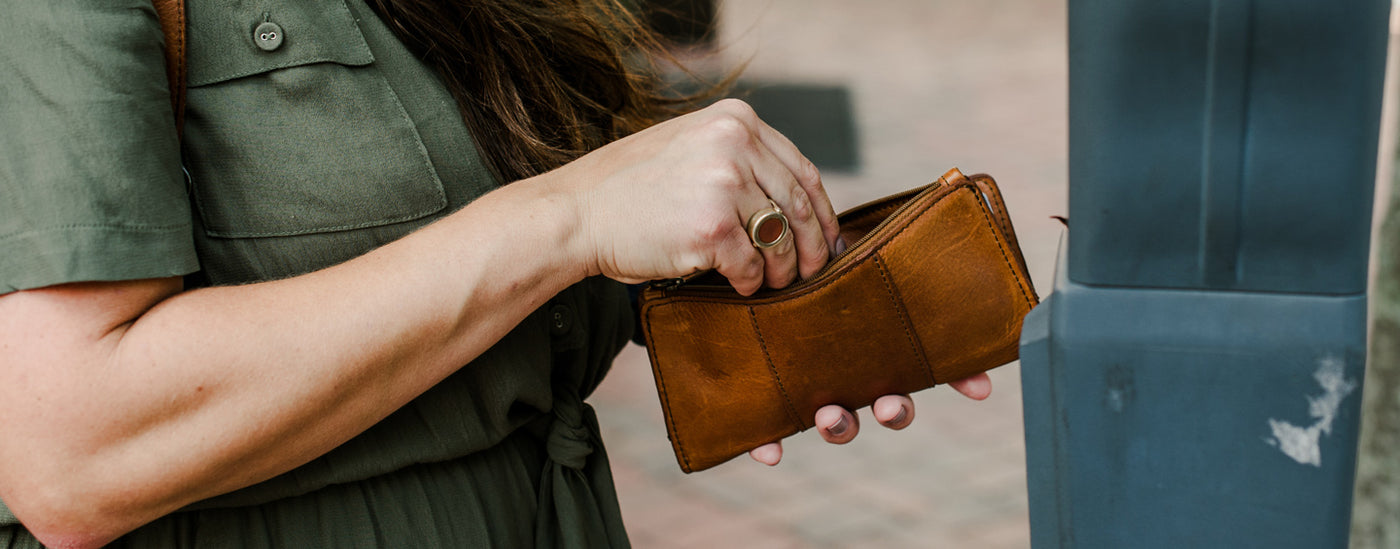 Caprese Izabella Wallet Large – Caprese Bags