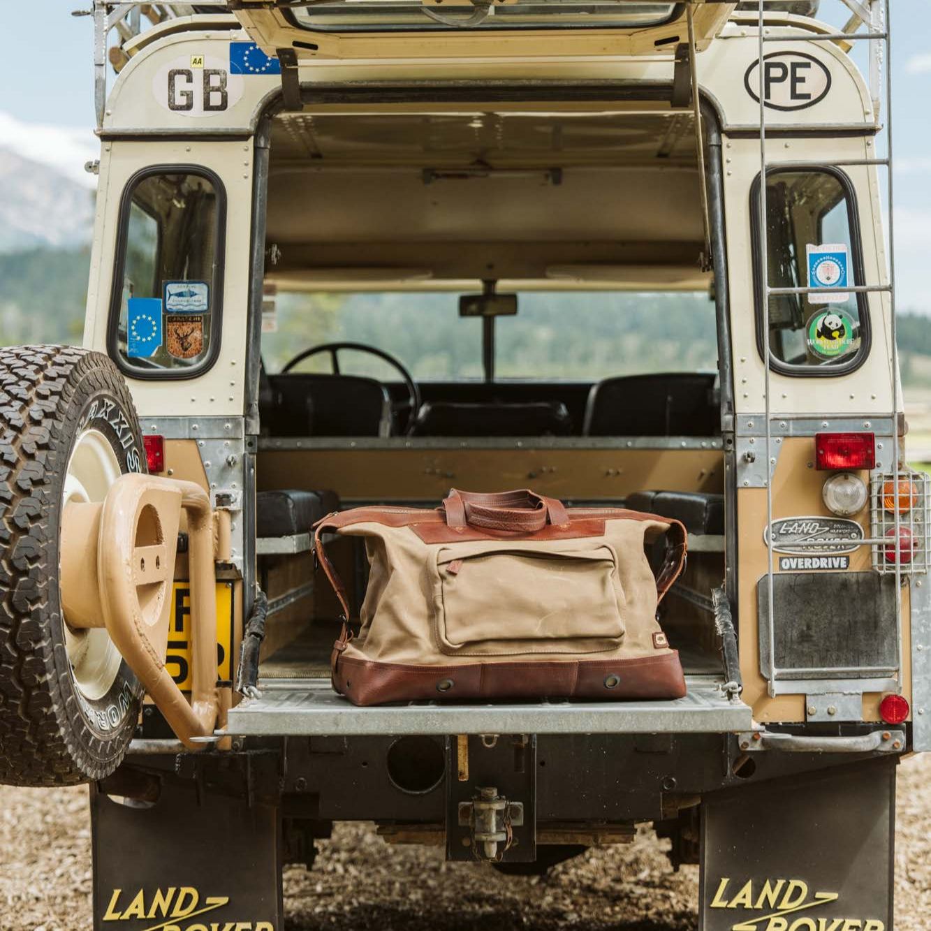 Dakota Waxed Canvas Oversized Weekend Bag | Field Khaki w/ Chestnut Brown Leather