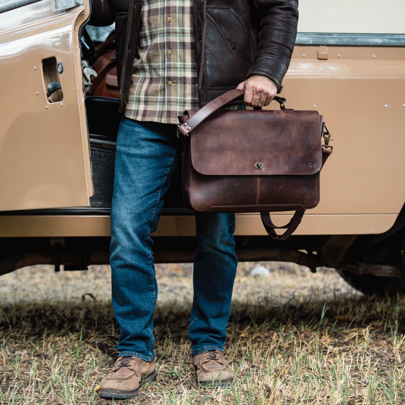 Buffalo Jackson Trading Co. Roosevelt Leather Laptop Messenger Bag Dark Oak