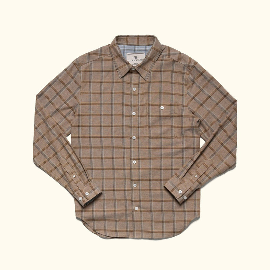 Man buttoning the Windsor Cotton Shirt in Timber Pane