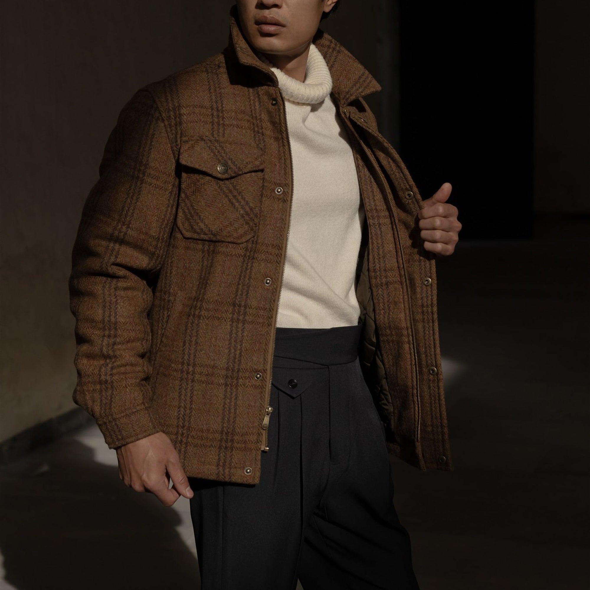 Man in the Aberdeen Wool Jacket in Dunbar Thicket walking in evening light