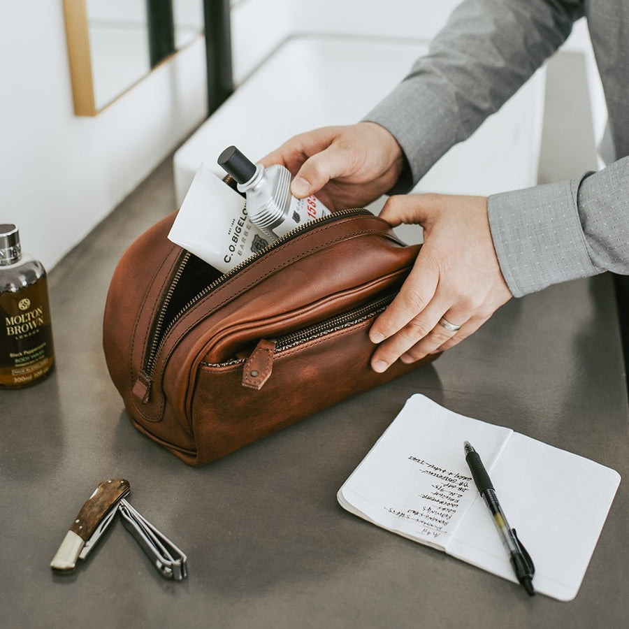 Jefferson Leather Dopp Kit in Elderwood Brown, front view.