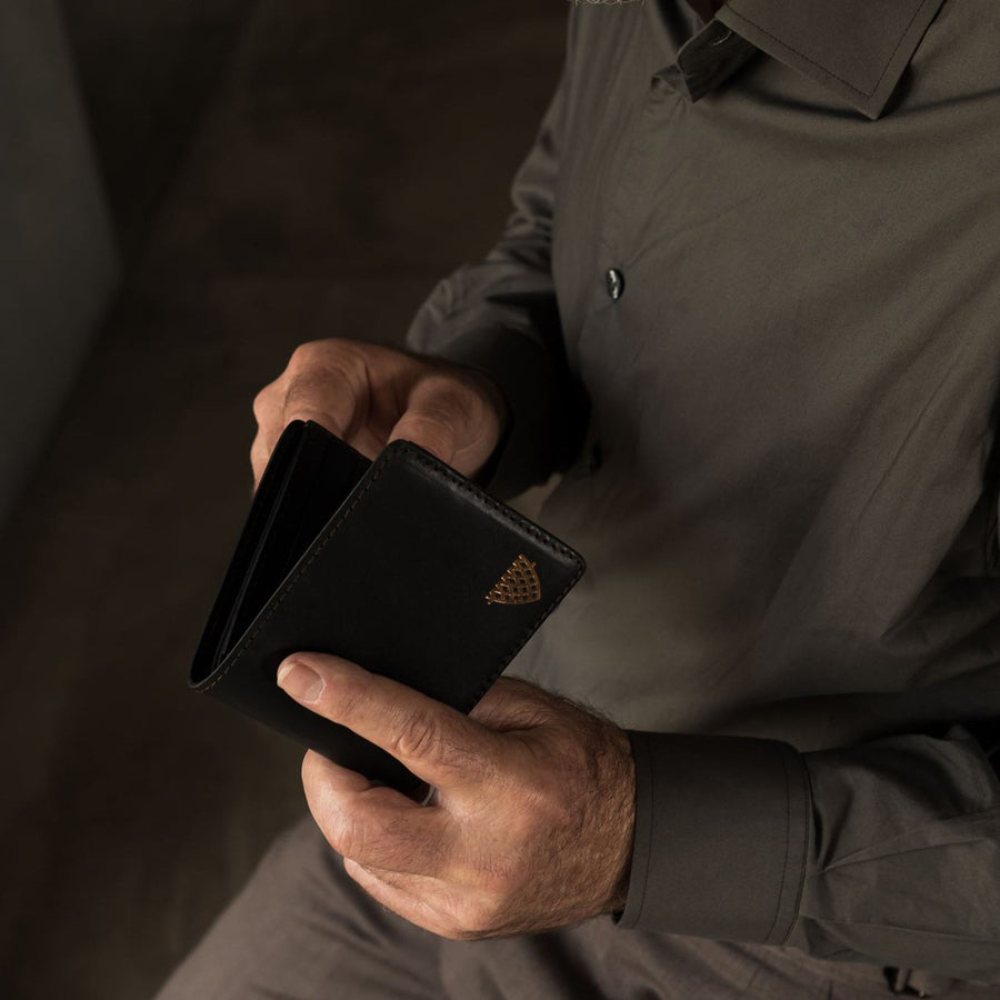 Jefferson Leather Bifold Wallet in Vintage Black, front view.