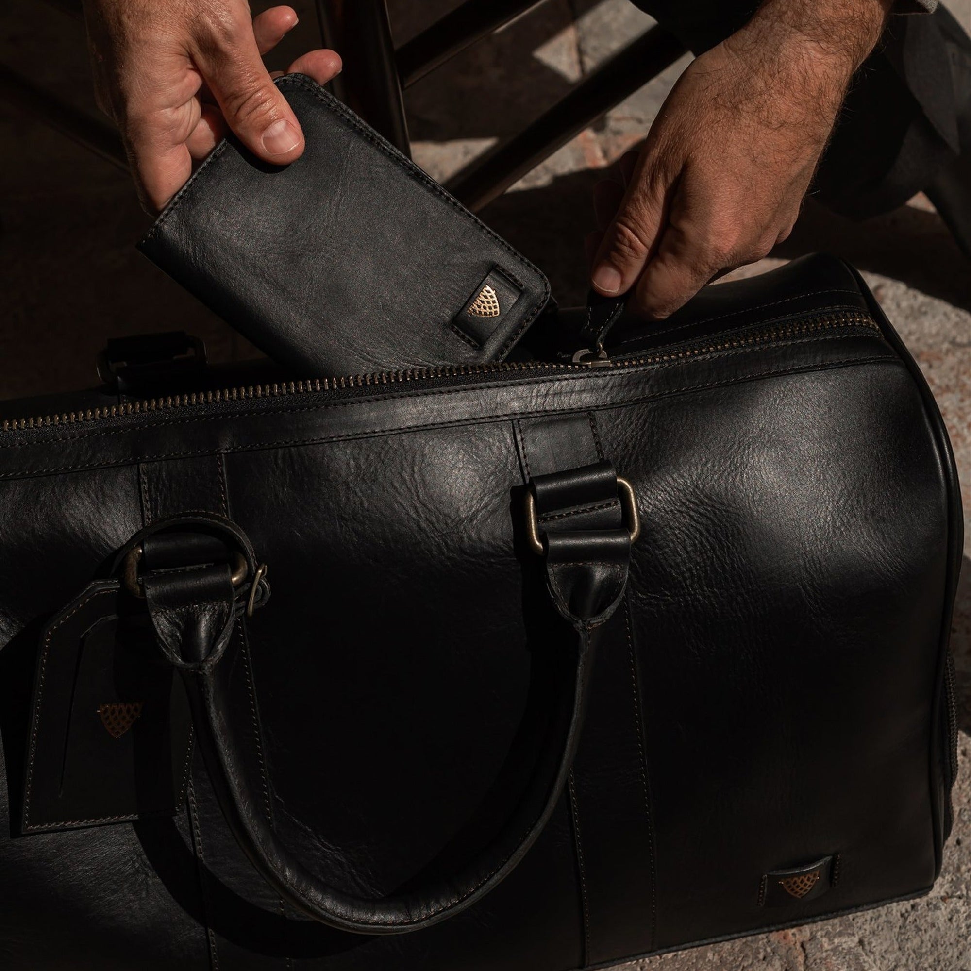 Packing the Jefferson Leather Duffle in Vintage Black