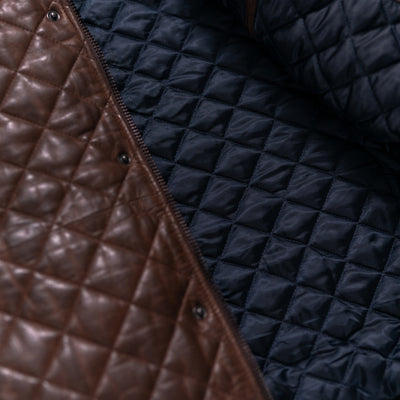 This mahogany brown leather jacket features a sophisticated quilted design, ideal for a refined look.