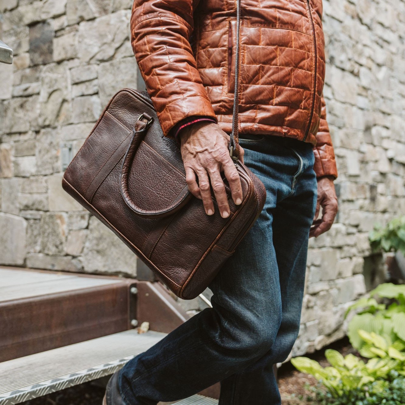 Buffalo Grain Laptop Bag - in Mountains