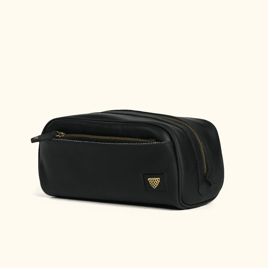 Jefferson Leather Dopp Kit in Vintage Black, front three-quarter view.