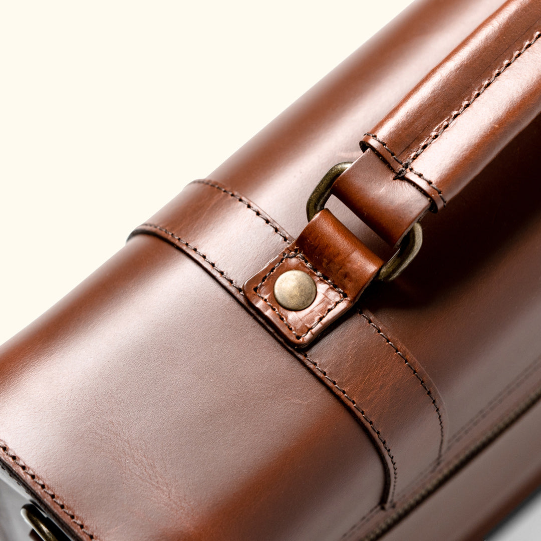 Sleek Leather  Messenger Bag | Elderwood