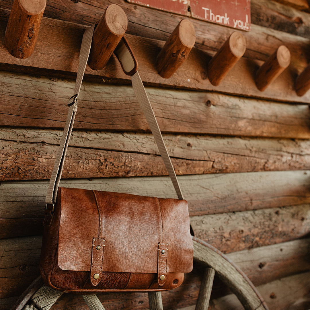 Buffalo Jackson Trading Co. Walker Leather Messenger Bag | Vintage Oak