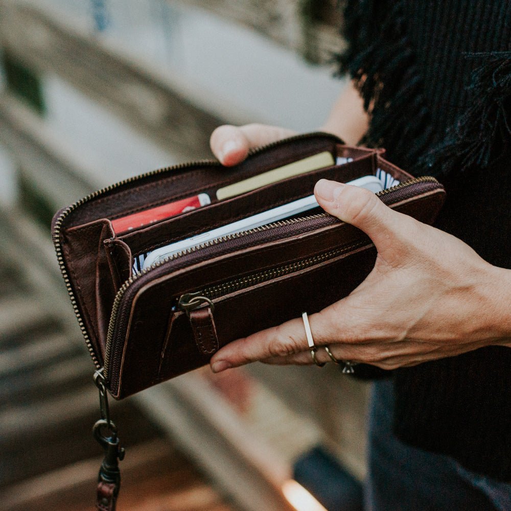 Madison Wristlet Wallet | Dark Hazelnut
