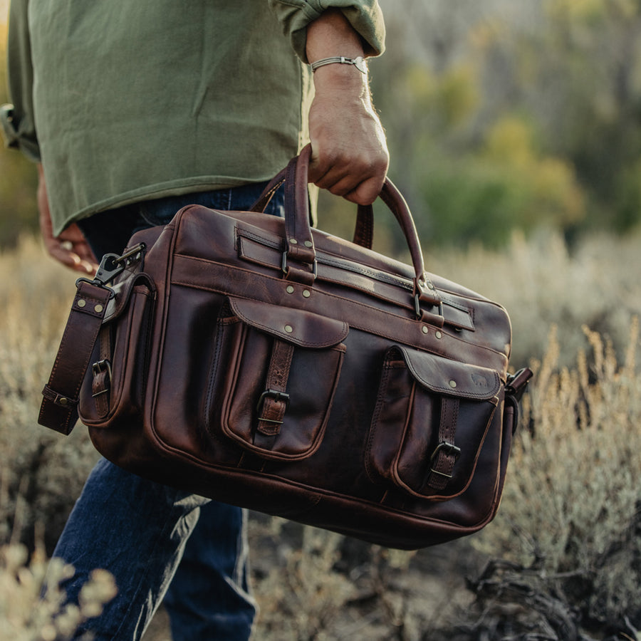 Dark Oak leather bag designed for versatility, durable with classic buckle accents, reinforced strap, ideal for professional use or leisure.
